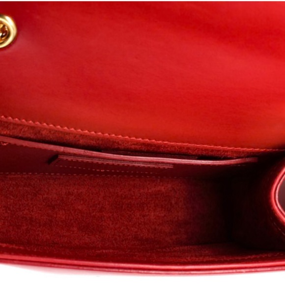 Summary
Saint Laurent
Classic Monogram Tassel Crossbody Bag
Leather Small - Picture 5 of 5